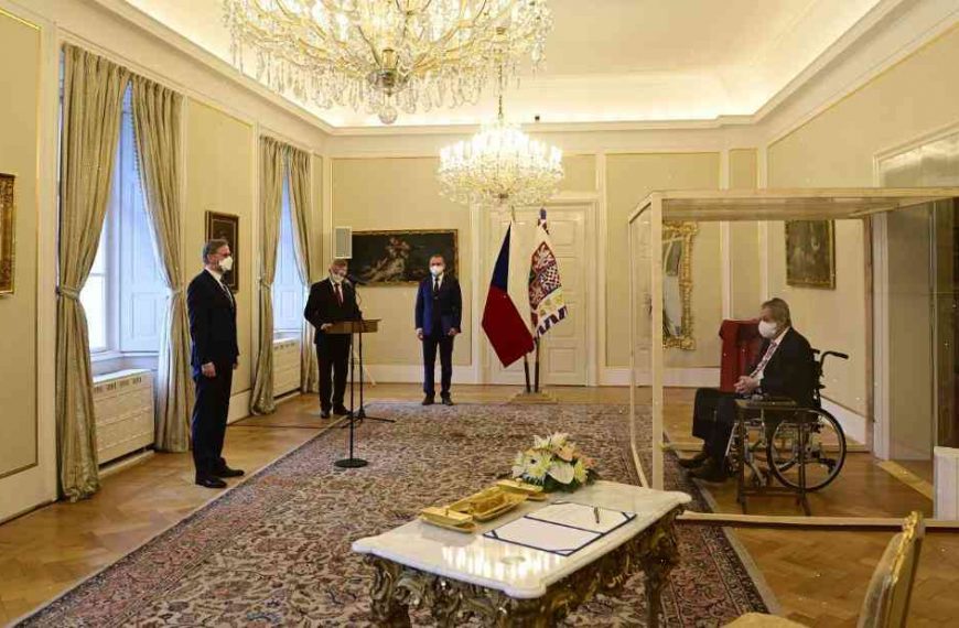 New Czech PM Andrej Babis Replaces Glass Box in First Address to Foreign Media