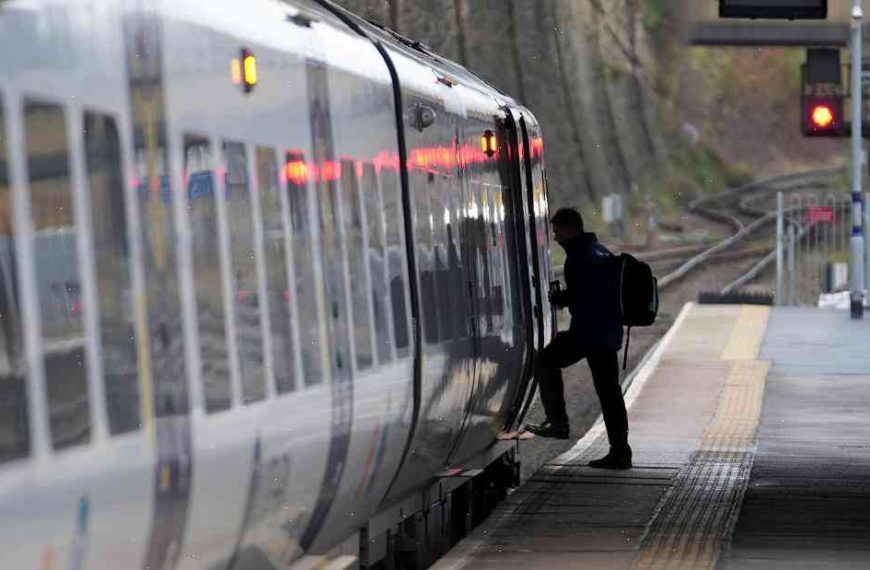 UK railway workers face unemployment as government approves severe austerity cuts